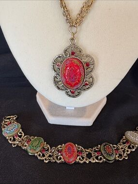 Vintage-Tara Inspired Red Enamel Glass CabochanCameo Necklace & Bracelet Set